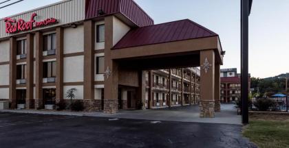 Red Roof Inn  Suites Pigeon Forge Parkway Pigeon Forge Tennessee